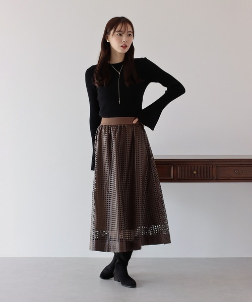 BLUEEAST(ブルーイースト)の「フレアスリーブニット(ニット/セーター・レディース・ブラック/グレイッシュベージュ/ブルーグレー/アイボリー・MEDIUM)」の17枚目の写真