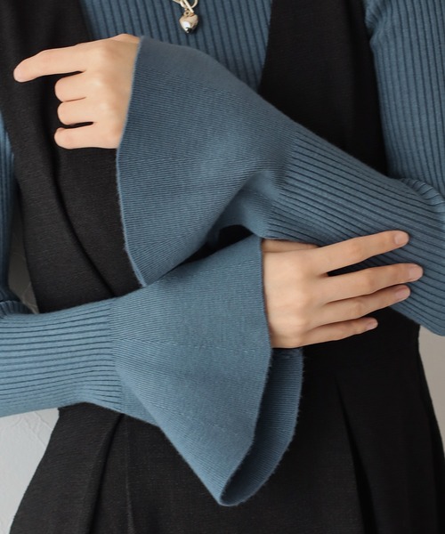 BLUEEAST(ブルーイースト)の「フレアスリーブニット(ニット/セーター・レディース・ブラック/グレイッシュベージュ/ブルーグレー/アイボリー・MEDIUM)」の20枚目の写真