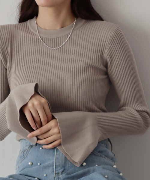 BLUEEAST(ブルーイースト)の「フレアスリーブニット(ニット/セーター・レディース・ブラック/グレイッシュベージュ/ブルーグレー/アイボリー・MEDIUM)」の22枚目の写真