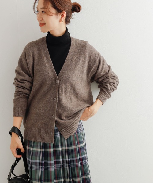 URBAN RESEARCH DOORS(アーバンリサーチドアーズ)の「Vネックモチモチニットカーディガン(カーディガン/ボレロ・レディース・ネイビー/ホワイト系その他/ブラウン・MEDIUM)」の16枚目の写真