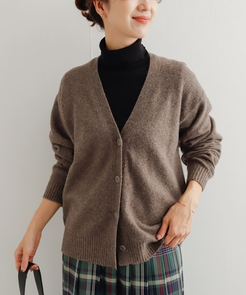 URBAN RESEARCH DOORS(アーバンリサーチドアーズ)の「Vネックモチモチニットカーディガン(カーディガン/ボレロ・レディース・ネイビー/ホワイト系その他/ブラウン・MEDIUM)」の18枚目の写真