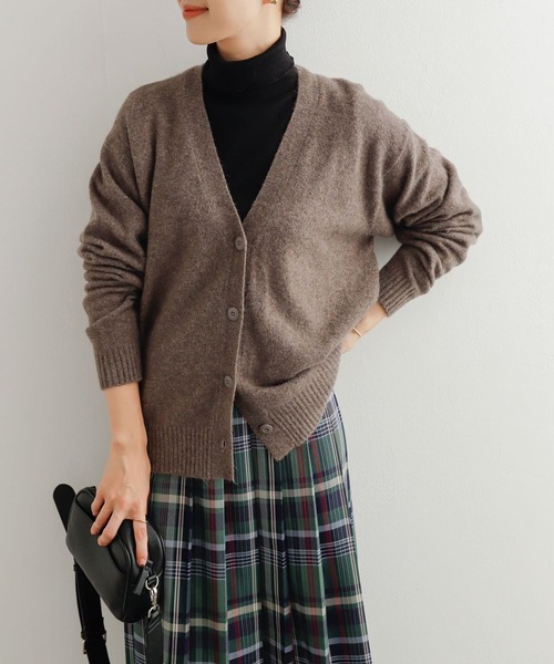 URBAN RESEARCH DOORS(アーバンリサーチドアーズ)の「Vネックモチモチニットカーディガン(カーディガン/ボレロ・レディース・ネイビー/ホワイト系その他/ブラウン・MEDIUM)」の19枚目の写真