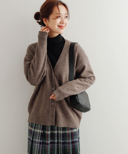 URBAN RESEARCH DOORS(アーバンリサーチドアーズ)の「Vネックモチモチニットカーディガン(カーディガン/ボレロ・レディース・ネイビー/ホワイト系その他/ブラウン・MEDIUM)」の20枚目の写真