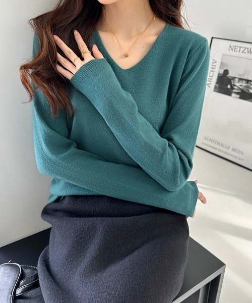 COCOMOMO(ココモモ)の「やわらか長袖Vネックニットトップス(ニット/セーター・レディース・グレー/イエロー/グリーン/ブラウン/ブラック/ホワイト/ブルー/アイボリー/レッド・FREE)」の21枚目の写真