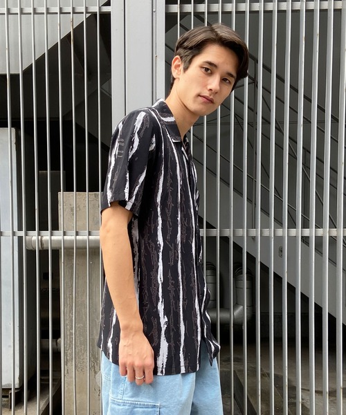 VOLCOM(ボルコム)の「VOLCOM/ボルコム シャツ 半袖 ストライプ柄 モノトーン オーバーサイズ A0412410(シャツ/ブラウス・メンズ・ブラック×ホワイト・M/L/XL)」の5枚目の写真