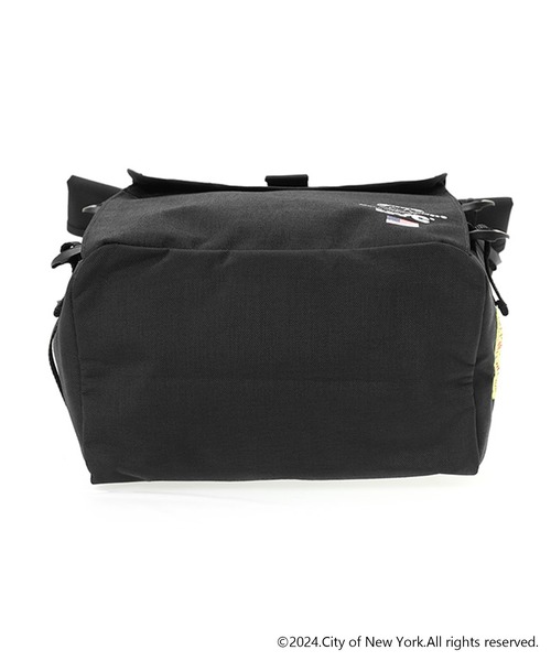 Manhattan Portage(マンハッタンポーテージ)の「Silvercup Backpack Vinyl Lining NEW YORK CITY(バックパック/リュック・メンズ・ブラック・MEDIUM)」の5枚目の写真