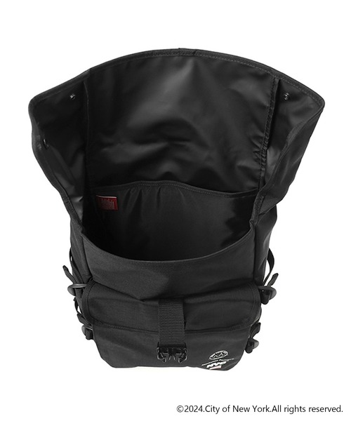 Manhattan Portage(マンハッタンポーテージ)の「Silvercup Backpack Vinyl Lining NEW YORK CITY(バックパック/リュック・メンズ・ブラック・MEDIUM)」の6枚目の写真