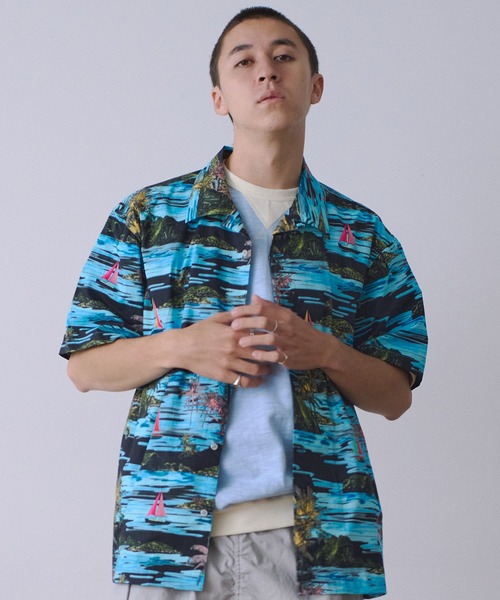Universal Style Wear(ユニバーサルスタイルウェア)の「Universal Style Wear リゾート シャツ(シャツ/ブラウス・メンズ・ブルー系/グリーン×ピンク/イエロー× ブルー/グリーン系・X-LARGE/LARGE/MEDIUM)」の1枚目の写真
