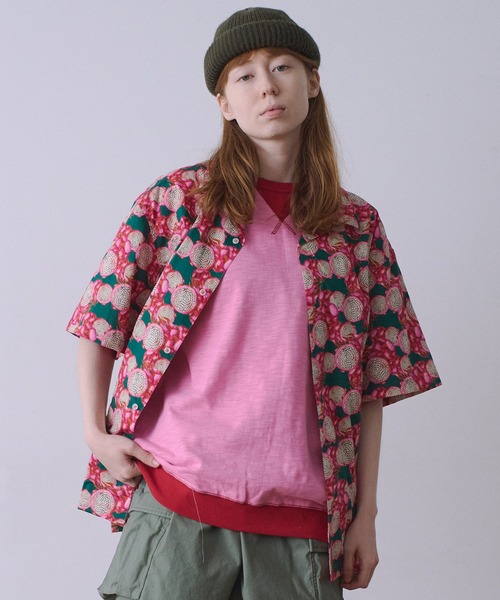 Universal Style Wear(ユニバーサルスタイルウェア)の「Universal Style Wear リゾート シャツ(シャツ/ブラウス・メンズ・ブルー系/グリーン×ピンク/イエロー× ブルー/グリーン系・X-LARGE/LARGE/MEDIUM)」の2枚目の写真