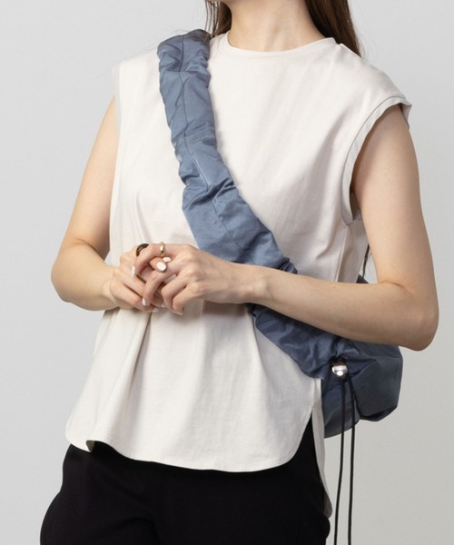 HusHusH（ハッシュアッシュ）の「HusHusH ハッシュアッシュ シルケット スリーブレスプルオーバー（Tシャツ/カットソー・レディース・グレイッシュベージュ/ブラック/ホワイト・L/M/S）」の3枚目の写真