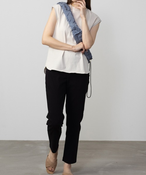 HusHusH（ハッシュアッシュ）の「HusHusH ハッシュアッシュ シルケット スリーブレスプルオーバー（Tシャツ/カットソー・レディース・グレイッシュベージュ/ブラック/ホワイト・L/M/S）」の8枚目の写真