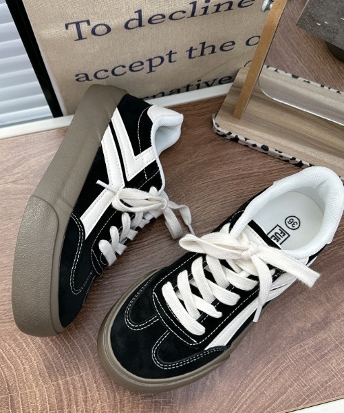 mebole(メボレ)の「ストリートキャンバスシューズ(スニーカー・レディース・ブラック/ホワイト・SMALL/MEDIUM/LARGE)」の13枚目の写真