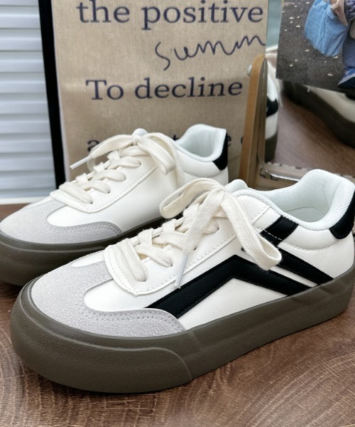mebole(メボレ)の「ストリートキャンバスシューズ(スニーカー・レディース・ブラック/ホワイト・SMALL/MEDIUM/LARGE)」の3枚目の写真