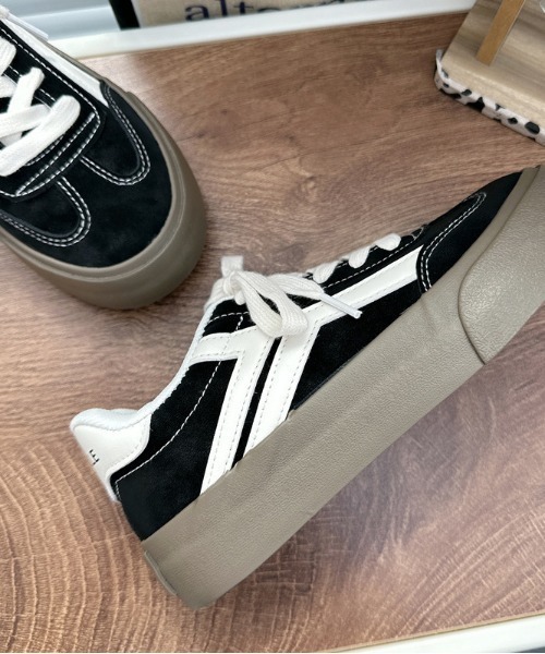 mebole(メボレ)の「ストリートキャンバスシューズ(スニーカー・レディース・ブラック/ホワイト・SMALL/MEDIUM/LARGE)」の14枚目の写真