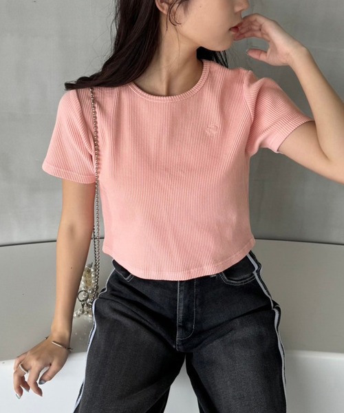 one after another NICE CLAUP(ワンアフターアナザーナイスクラップ)の「ワンポイント刺しゅうピグメントTee(Tシャツ/カットソー・レディース・ラベンダー/ピンク系その他/オフホワイト/チャコールグレー・FREE)」の4枚目の写真