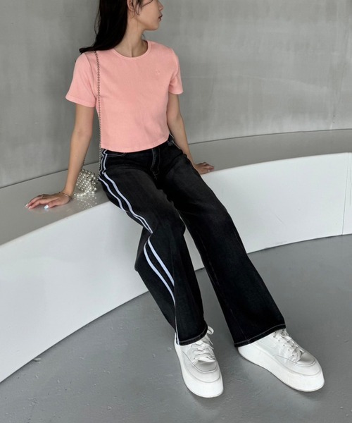 one after another NICE CLAUP(ワンアフターアナザーナイスクラップ)の「ワンポイント刺しゅうピグメントTee(Tシャツ/カットソー・レディース・ラベンダー/ピンク系その他/オフホワイト/チャコールグレー・FREE)」の18枚目の写真