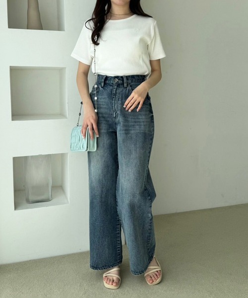 one after another NICE CLAUP(ワンアフターアナザーナイスクラップ)の「ワンポイント刺しゅうピグメントTee(Tシャツ/カットソー・レディース・ラベンダー/ピンク系その他/オフホワイト/チャコールグレー・FREE)」の5枚目の写真