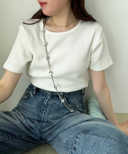 one after another NICE CLAUP(ワンアフターアナザーナイスクラップ)の「ワンポイント刺しゅうピグメントTee(Tシャツ/カットソー・レディース・ラベンダー/ピンク系その他/オフホワイト/チャコールグレー・FREE)」の9枚目の写真