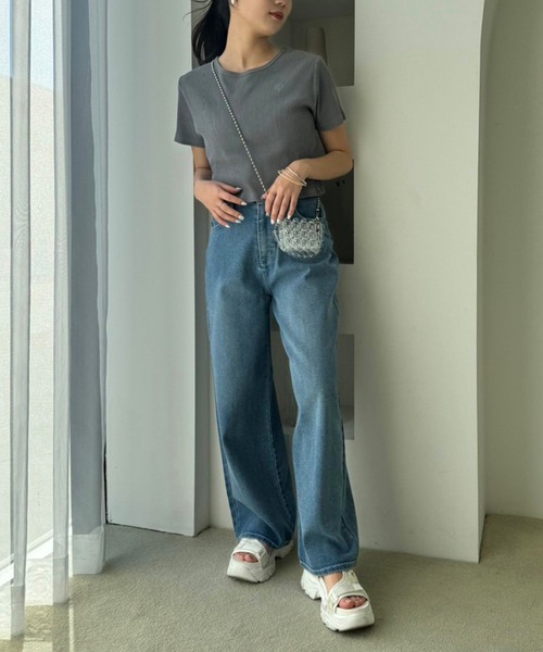 one after another NICE CLAUP(ワンアフターアナザーナイスクラップ)の「ワンポイント刺しゅうピグメントTee(Tシャツ/カットソー・レディース・ラベンダー/ピンク系その他/オフホワイト/チャコールグレー・FREE)」の11枚目の写真