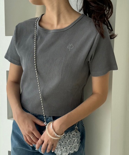 one after another NICE CLAUP(ワンアフターアナザーナイスクラップ)の「ワンポイント刺しゅうピグメントTee(Tシャツ/カットソー・レディース・ラベンダー/ピンク系その他/オフホワイト/チャコールグレー・FREE)」の12枚目の写真