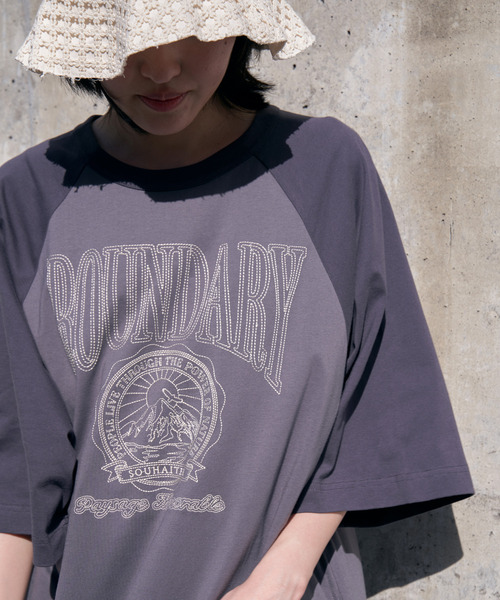 VENCEEXCHANGE（ヴァンスエクスチェンジ）の「刺繍配色ラグランTシャツワンピース（ワンピース・レディース・オフホワイト/チャコールグレー/その他1・FREE）」の4枚目の写真