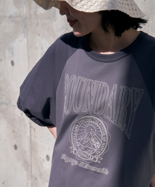 VENCEEXCHANGE（ヴァンスエクスチェンジ）の「刺繍配色ラグランTシャツワンピース（ワンピース・レディース・オフホワイト/チャコールグレー/その他1・FREE）」の5枚目の写真