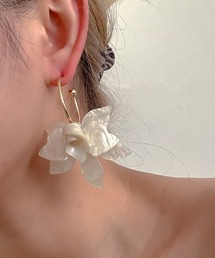 Coo+i（クーイ）の「大ぶりアクリルフラワーピアス（ピアス（両耳用））」