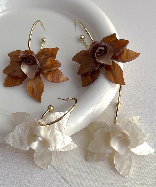 確保済!ギフトに最適♡フラワーお嬢様ピアス♡大振り セール】大ぶりアクリルフラワーピアス（ピアス（両耳用