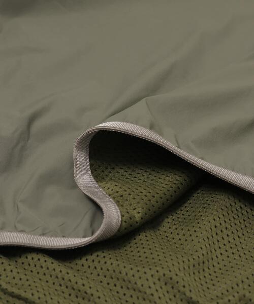 URBAN RESEARCH（アーバンリサーチ）の「『撥水』カルバックパッカブルベスト（ベスト・メンズ・カーキ/ブラック・MEDIUM/LARGE）」の7枚目の写真