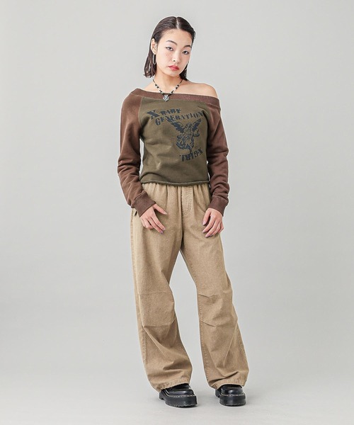X-girl（エックスガール）の「OFF THE SHOULDER SWEAT TOP（スウェット・レディース・オリーブ/チャコール・S/M）」の7枚目の写真