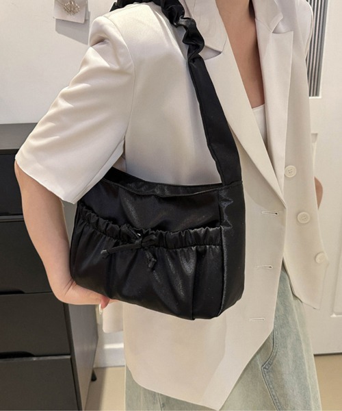 Doux Belle（ドゥーベル）の「リボンポイントショルダーバック（ショルダーバッグ・レディース・ベージュ/ホワイト/ピンク/ブラック・FREE）」の2枚目の写真