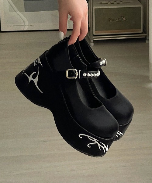 Chick（チック）の「【TAE×Chick】 厚底 メリージェーン（ドレスシューズ・レディース・ブラック・36/37/38/39）」の4枚目の写真