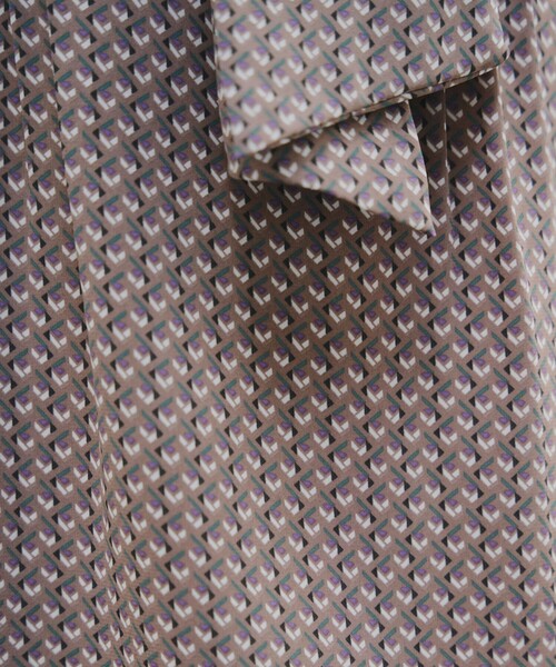 Tiaclasse(ティアクラッセ)の「ボウタイチュニック(シャツ/ブラウス・レディース・オフホワイト/ブラック/モカ/ベージュ・S/M/L)」の15枚目の写真