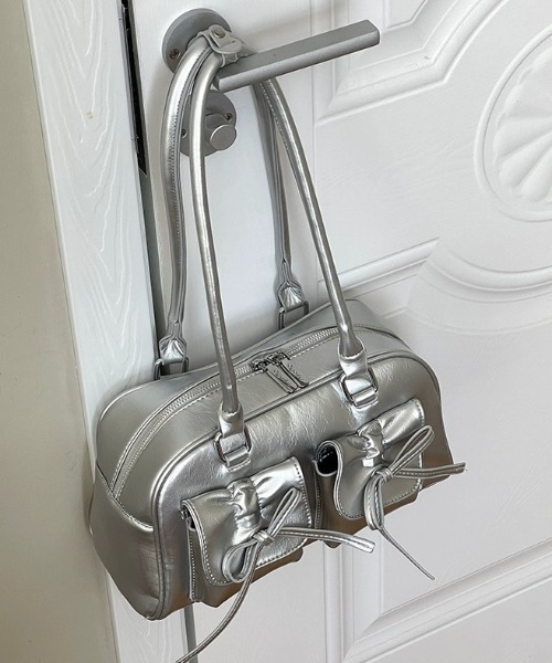 .KOM（ドットコム）の「A'GEM/9 × .kom 『.KOM/ドットケーオーエム』ショルダーリボンバッグ（ショルダーバッグ・レディース・ホワイト/ピンク/レッド/シルバー/ブラック・FREE）」の5枚目の写真