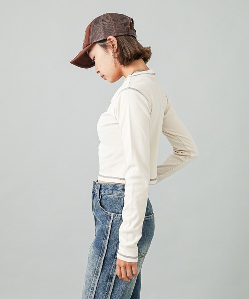 X-girl（エックスガール）の「SPRAY BUTTERFLY PRINT L/S BABY TEE（Tシャツ/カットソー・レディース・ブラック/ブラウン/オフホワイト・S/M）」の8枚目の写真