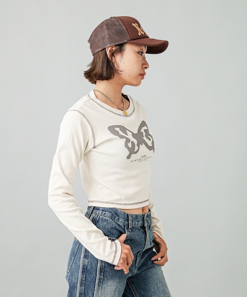 X-girl（エックスガール）の「SPRAY BUTTERFLY PRINT L/S BABY TEE（Tシャツ/カットソー・レディース・ブラック/ブラウン/オフホワイト・S/M）」の7枚目の写真