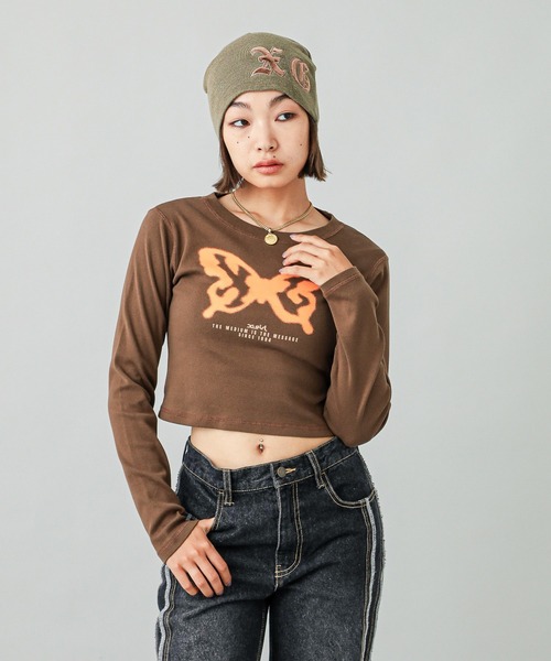 X-girl（エックスガール）の「SPRAY BUTTERFLY PRINT L/S BABY TEE（Tシャツ/カットソー・レディース・ブラック/ブラウン/オフホワイト・S/M）」の17枚目の写真