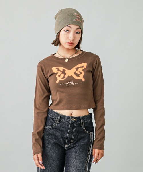 X-girl（エックスガール）の「SPRAY BUTTERFLY PRINT L/S BABY TEE（Tシャツ/カットソー・レディース・ブラック/ブラウン/オフホワイト・S/M）」の18枚目の写真