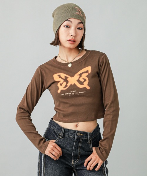 X-girl（エックスガール）の「SPRAY BUTTERFLY PRINT L/S BABY TEE（Tシャツ/カットソー・レディース・ブラック/ブラウン/オフホワイト・S/M）」の16枚目の写真