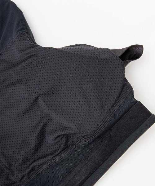 RVCA（ルーカ）の「RVCA レディース VA ESSENTIAL MID BRA アクティブウェア 【2024年秋冬モデル】/ルーカセットアップ対応ブラトップ（スポーツブラ・レディース・ブラック・SMALL/MEDIUM/LARGE）」の5枚目の写真