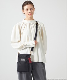 【LA BAGAGERIE×HELLO KITTY】リボンチャーム付き スクエアポシェット