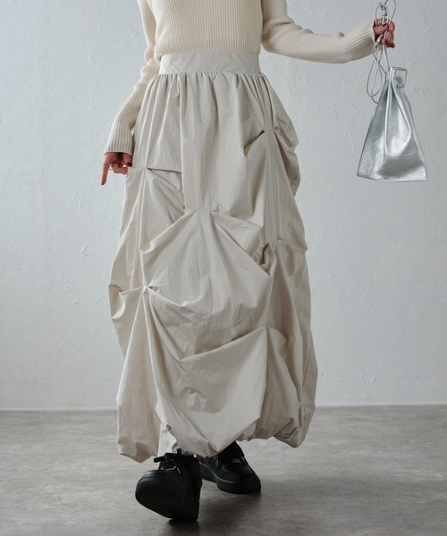 r.（アールドット）の「タックバルーンスカート（スカート・レディース・ブラック/オフホワイト/ブルー・FREE）」の2枚目の写真