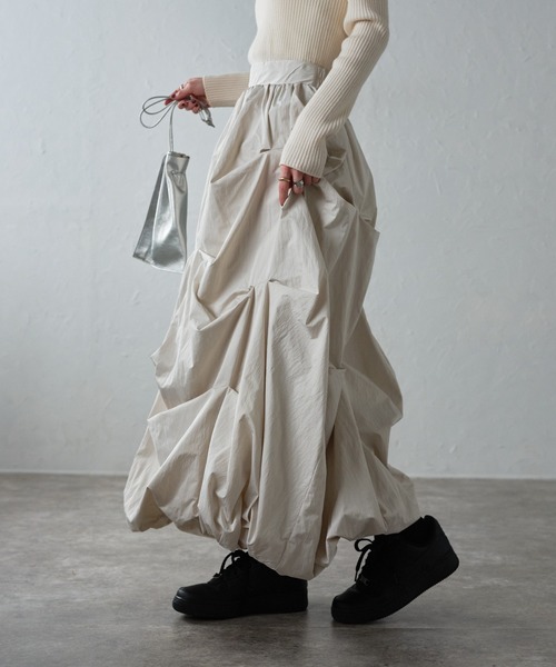 r.（アールドット）の「タックバルーンスカート（スカート・レディース・ブラック/オフホワイト/ブルー・FREE）」の17枚目の写真