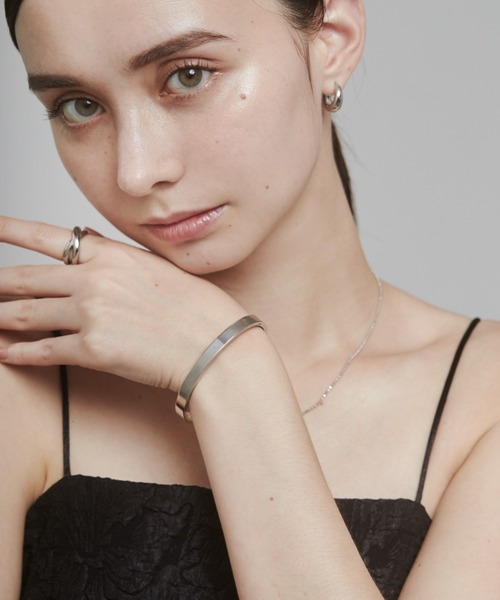 ciite' surgical stainless（シーテサージカルステンレス）の「【 金属アレルギー対応 】 シンプルバングル / ブレスレット  サージカルステンレス（バングル/リストバンド・レディース・ゴールド/シルバー・FREE）」の2枚目の写真