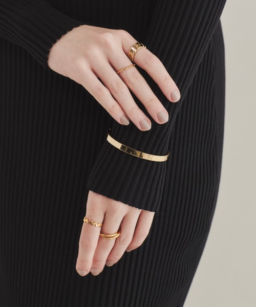 ciite' surgical stainless（シーテサージカルステンレス）の「【 金属アレルギー対応 】 シンプルバングル / ブレスレット  サージカルステンレス（バングル/リストバンド・レディース・ゴールド/シルバー・FREE）」の5枚目の写真