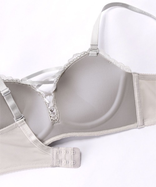 aimerfeel（エメフィール）の「【ブラショーツセット】レースアップ ノンワイヤー 超盛ブラ(R) ブラジャー&ショーツ（ブラ&ショーツ・レディース・ブラック/ボルドー/ダークグリーン系/ホワイト系その他/ピンクベージュ/オフホワイト・B65/C65/D65/E65/B70/C70/D70/E70/C75/D75/E75/B75）」の16枚目の写真