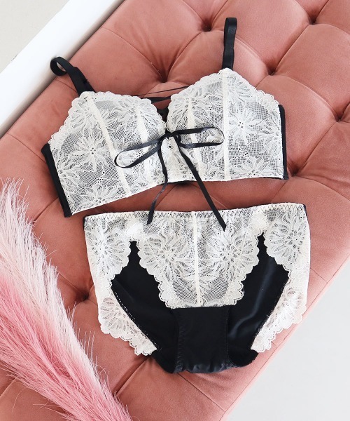 aimerfeel（エメフィール）の「【ブラショーツセット】レースアップ ノンワイヤー 超盛ブラ(R) ブラジャー&ショーツ（ブラ&ショーツ・レディース・ブラック/ボルドー/ダークグリーン系/ホワイト系その他/ピンクベージュ/オフホワイト・B65/C65/D65/E65/B70/C70/D70/E70/C75/D75/E75/B75）」の16枚目の写真