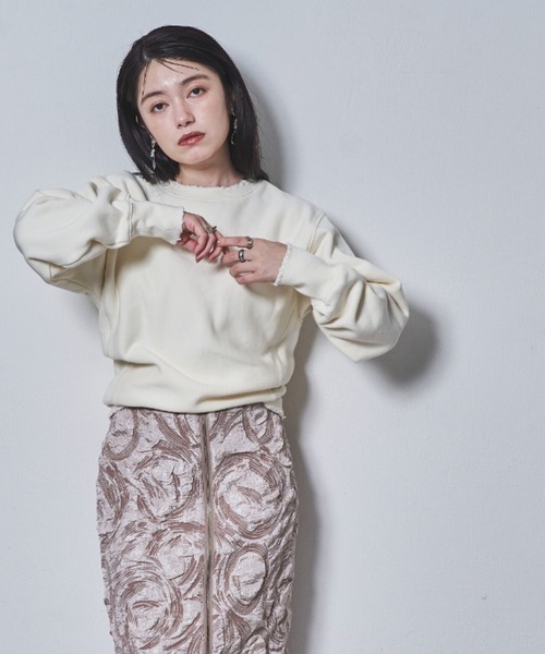 tarin arin(タリンアリン)の「【150㎝前後の小柄さんサイズ】ダメージクルーネックスウェット(スウェット・レディース・ブルー/チャコールグレー/ホワイト・M/S)」の5枚目の写真