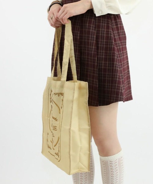 F i.n.t(フィント)の「ハグベアークッキー缶プリントサスティナブルエコバッグ/SweetsCollection/fint フィント(エコバッグ/サブバッグ・レディース・ベージュ・FREE)」の4枚目の写真