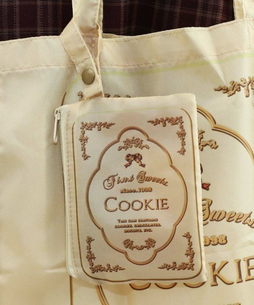 F i.n.t(フィント)の「ハグベアークッキー缶プリントサスティナブルエコバッグ/SweetsCollection/fint フィント(エコバッグ/サブバッグ・レディース・ベージュ・FREE)」の6枚目の写真